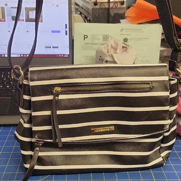 Liz Claiborne Black White Striped Multi Pockets Adj Strap Purse 12" x 8 x 3.5" - Picture 1 of 16
